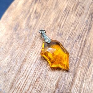 P302 Stunning Amber Crystal Antique Pendant